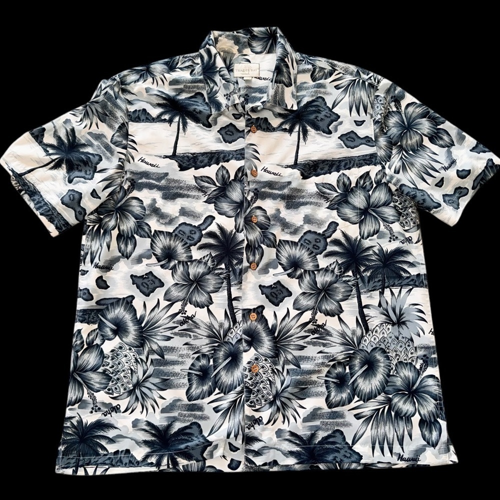 Trader Bay Hawaiian Short Sleeve Button Up T Shirt Men Size Large EUC